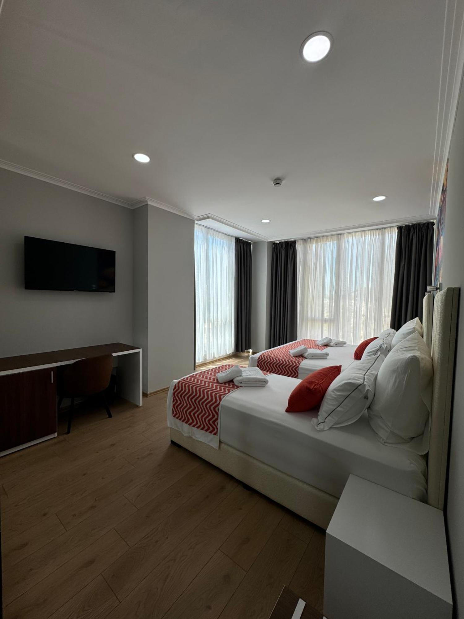 Hotel Britania Vlorë Extérieur photo