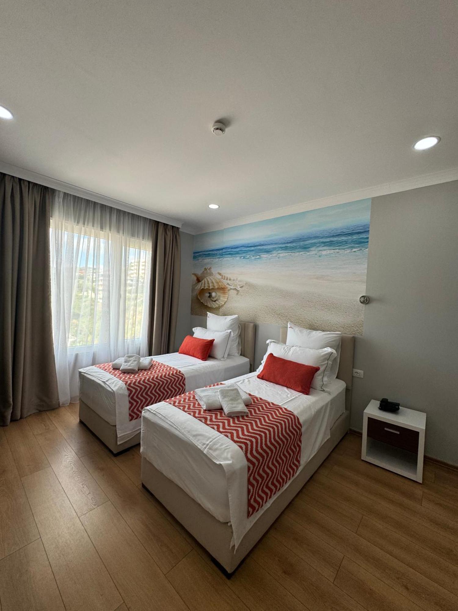 Hotel Britania Vlorë Extérieur photo
