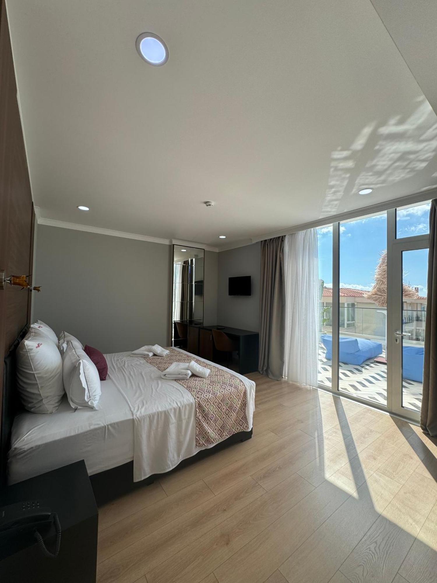 Hotel Britania Vlorë Extérieur photo