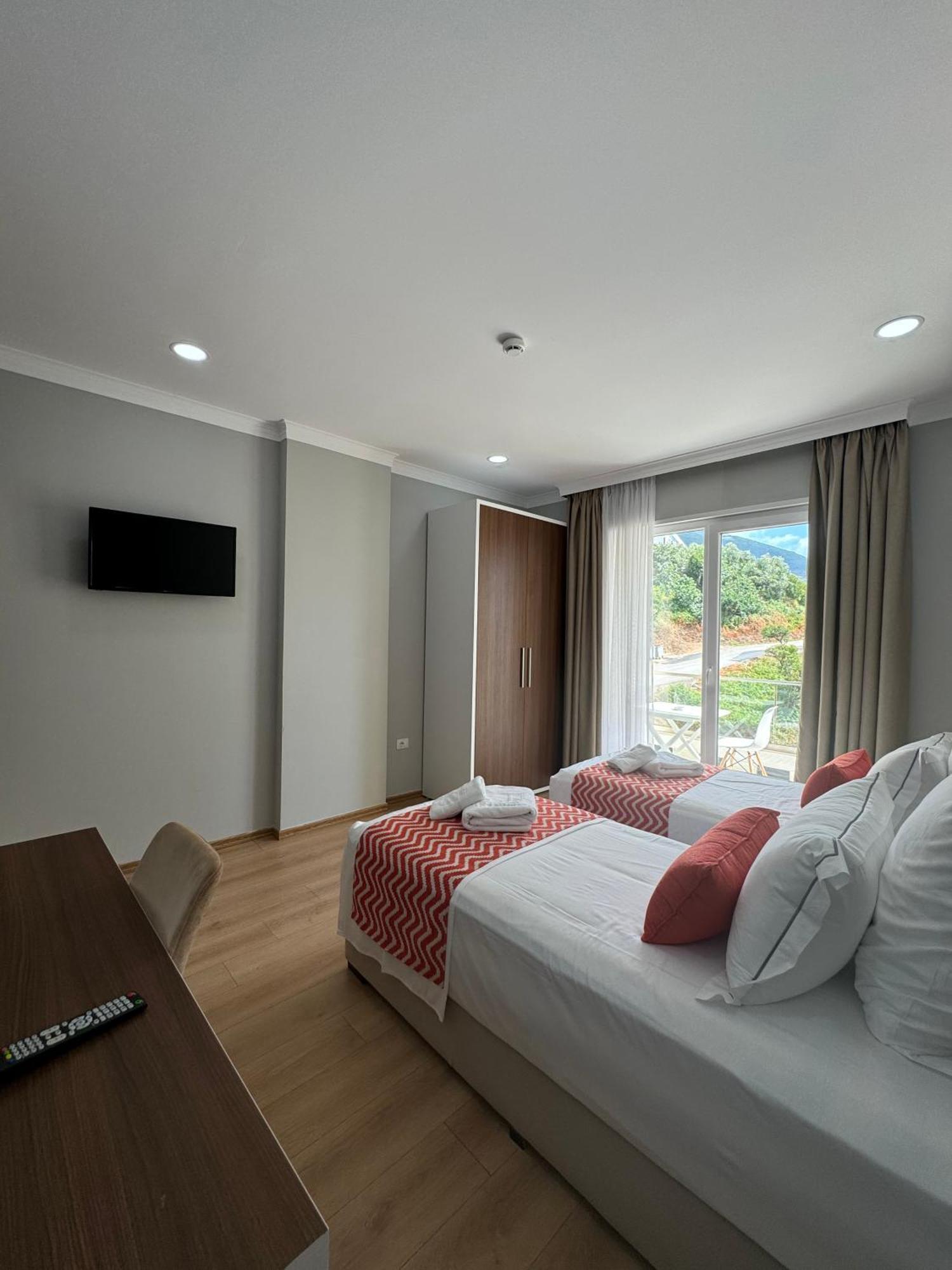 Hotel Britania Vlorë Chambre photo