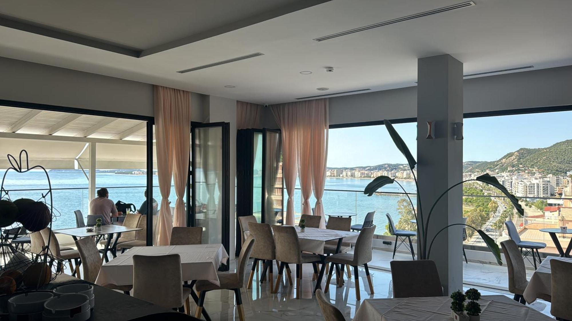 Hotel Britania Vlorë Extérieur photo