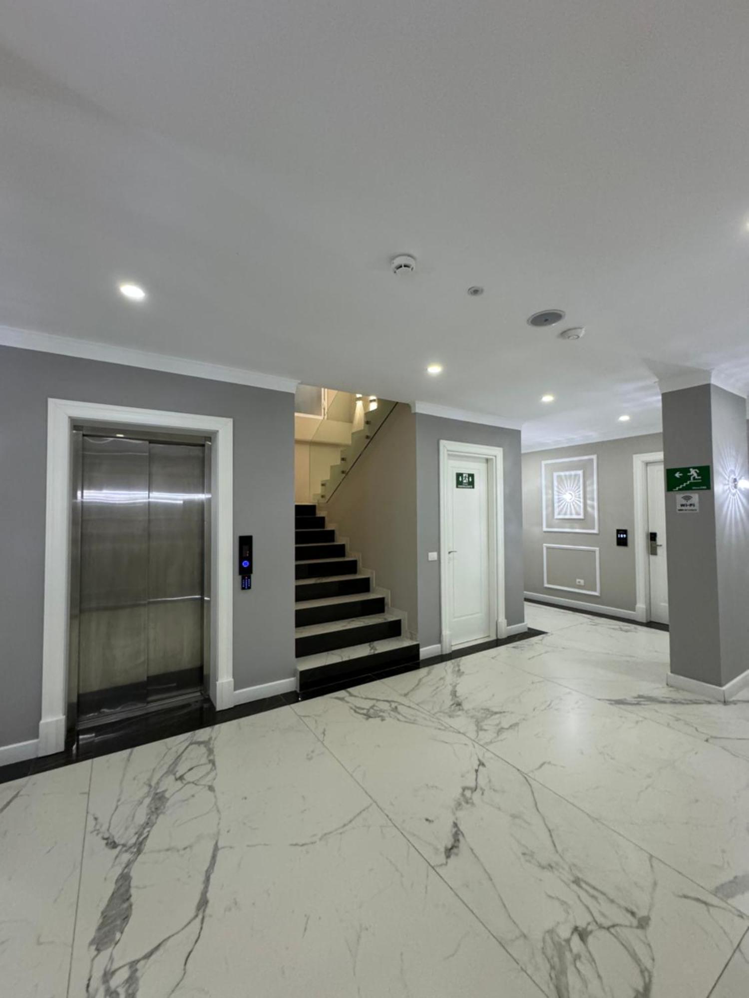 Hotel Britania Vlorë Extérieur photo