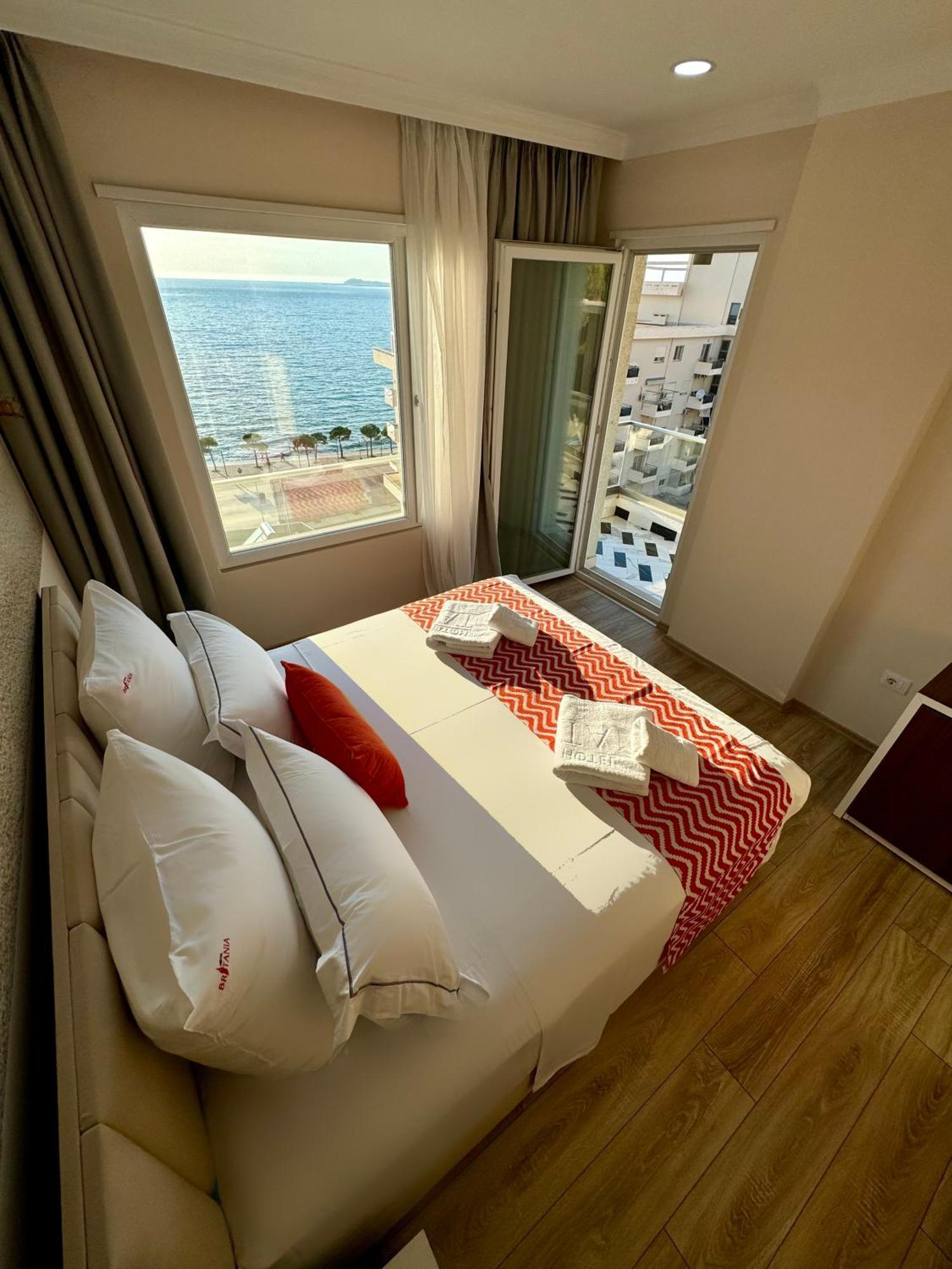 Hotel Britania Vlorë Extérieur photo