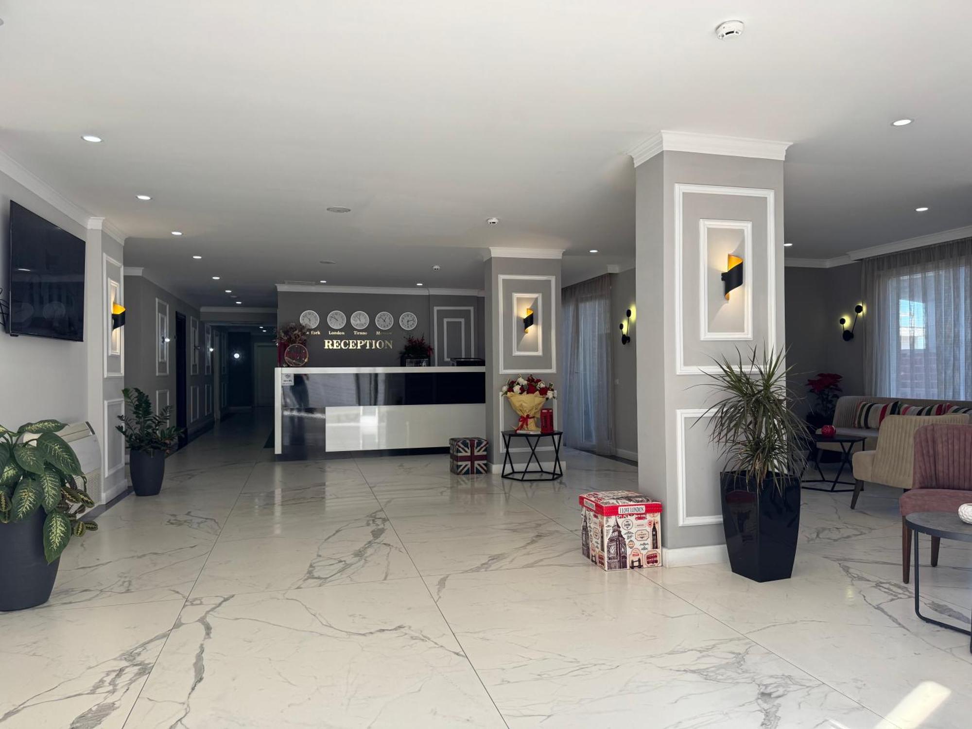 Hotel Britania Vlorë Extérieur photo